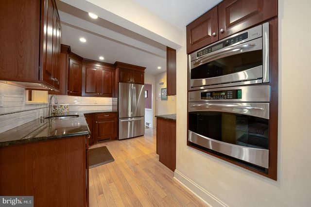 525 W BEECHTREE LN, Wayne, PA 19087