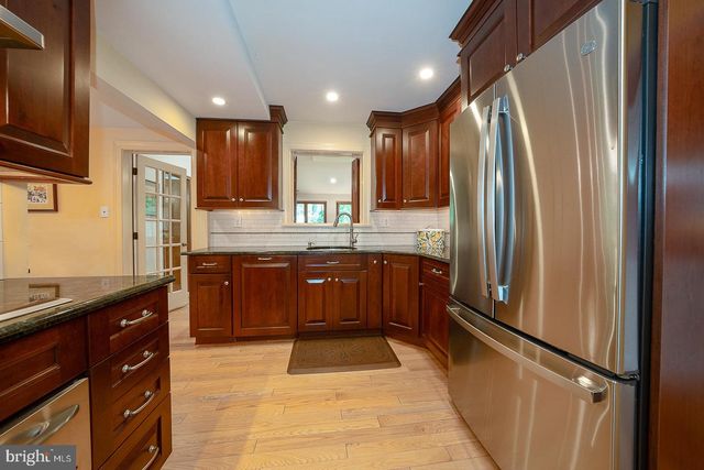 525 W BEECHTREE LN, Wayne, PA 19087