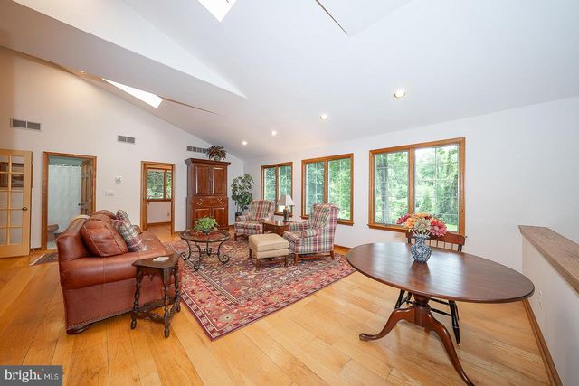 525 W BEECHTREE LN, Wayne, PA 19087