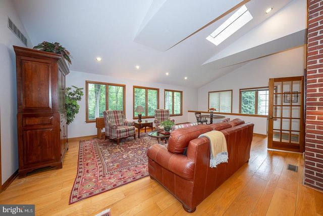 525 W BEECHTREE LN, Wayne, PA 19087