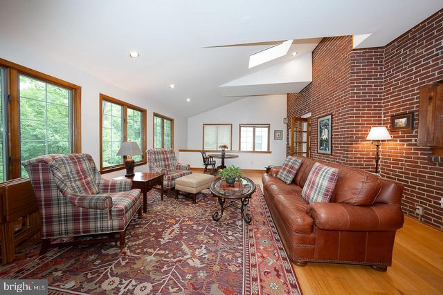 525 W BEECHTREE LN, Wayne, PA 19087