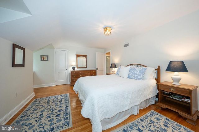 525 W BEECHTREE LN, Wayne, PA 19087