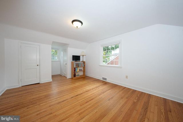 525 W BEECHTREE LN, Wayne, PA 19087
