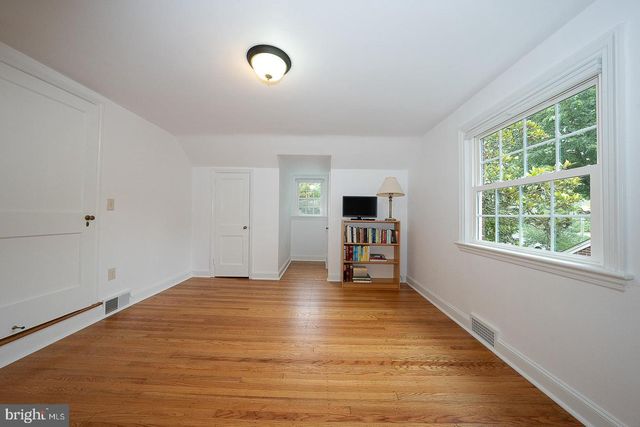 525 W BEECHTREE LN, Wayne, PA 19087
