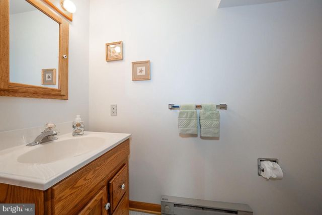 525 W BEECHTREE LN, Wayne, PA 19087