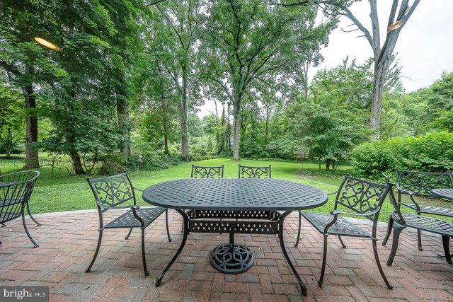 525 W BEECHTREE LN, Wayne, PA 19087