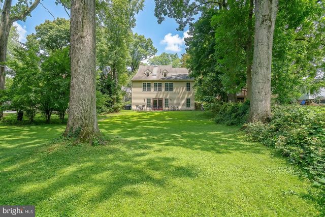 525 W BEECHTREE LN, Wayne, PA 19087
