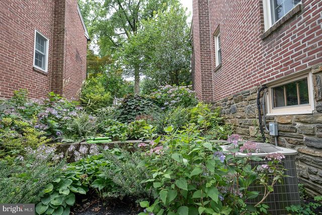 525 W BEECHTREE LN, Wayne, PA 19087