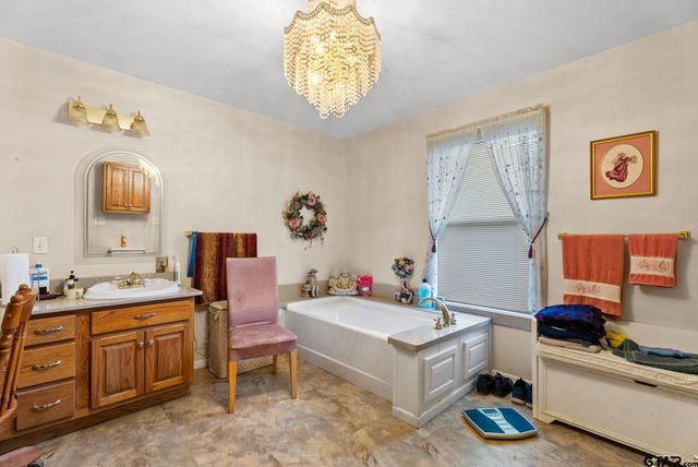 203 Pecan St, Rusk, TX 75785