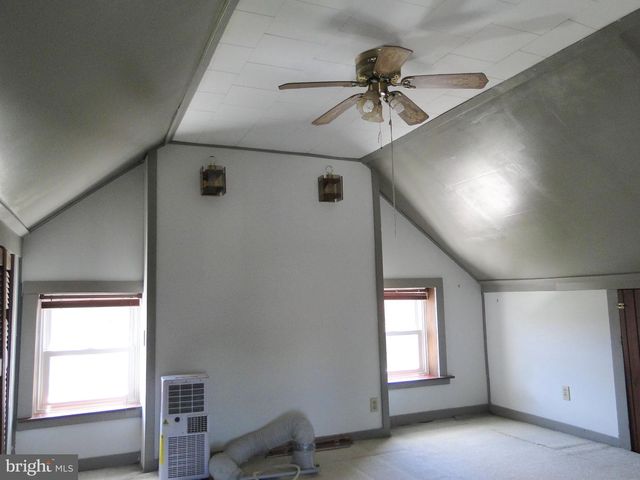 817 BLOOMING GLEN RD, Blooming Glen, PA 18911