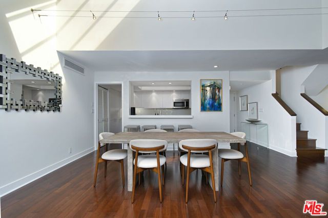 851 N Kings Road 310, West Hollywood, CA 90069