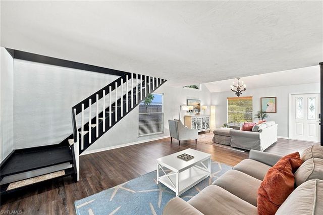 862 97th AVE N, Naples, FL 34108