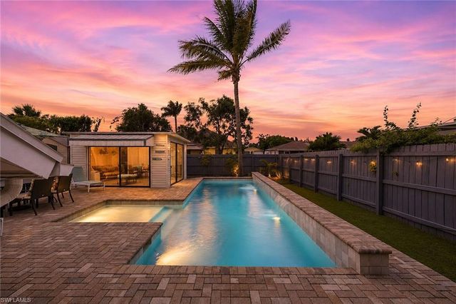 862 97th AVE N, Naples, FL 34108