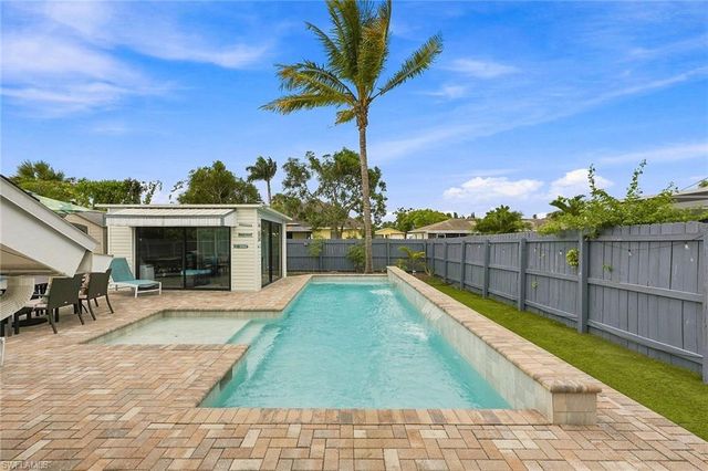 862 97th AVE N, Naples, FL 34108