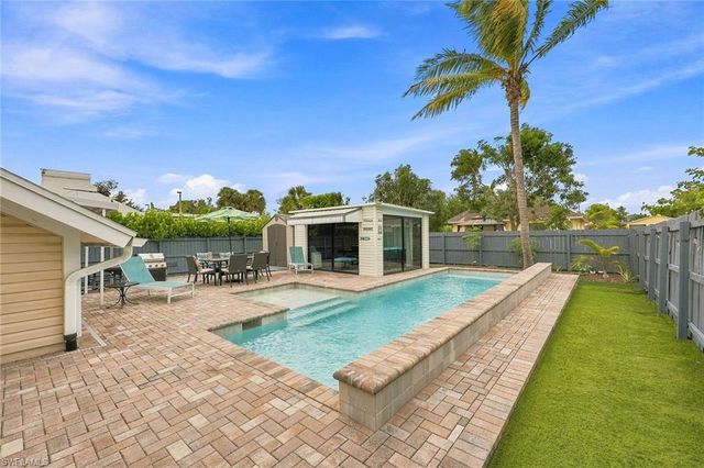 862 97th AVE N, Naples, FL 34108
