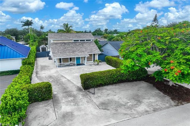862 97th AVE N, Naples, FL 34108