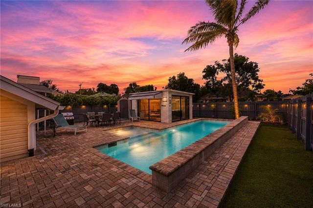 862 97th AVE N, Naples, FL 34108