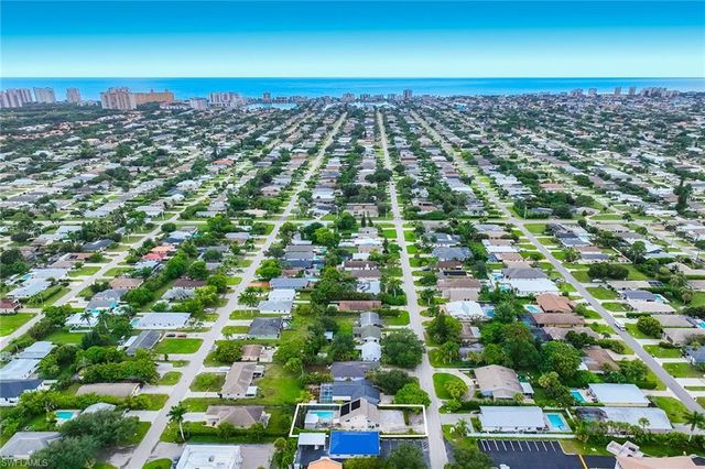 862 97th AVE N, Naples, FL 34108