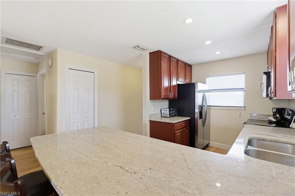 Image 4 of property listing at 4718 SE 5th AVE 9, Cape Coral, FL 33904