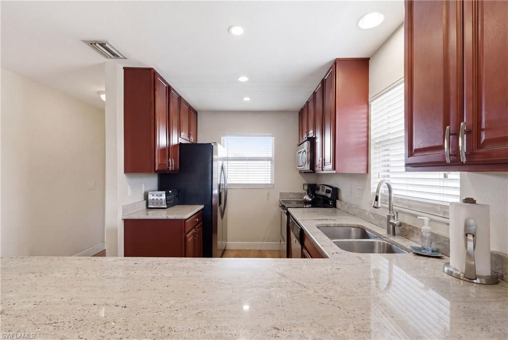 Image 5 of property listing at 4718 SE 5th AVE 9, Cape Coral, FL 33904