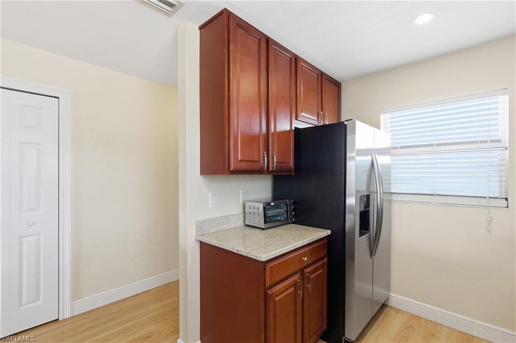 Image 7 of property listing at 4718 SE 5th AVE 9, Cape Coral, FL 33904