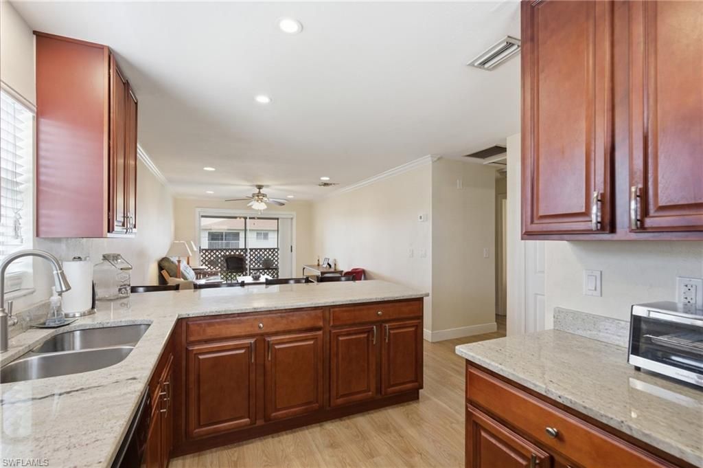 Image 8 of property listing at 4718 SE 5th AVE 9, Cape Coral, FL 33904