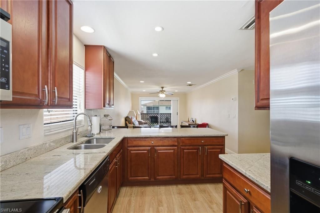 Image 9 of property listing at 4718 SE 5th AVE 9, Cape Coral, FL 33904