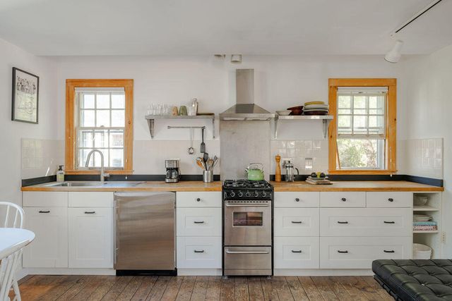 6 Daggett Lane 1-2, Provincetown, MA 02657