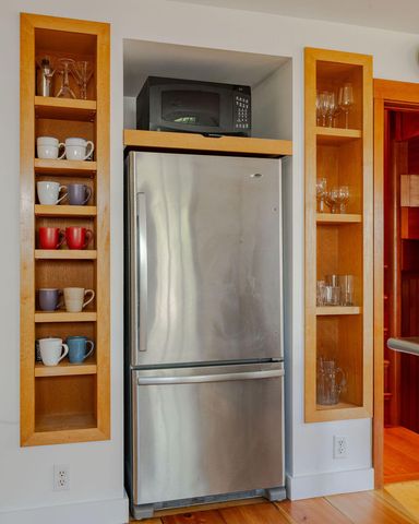 6 Daggett Lane 1-2, Provincetown, MA 02657