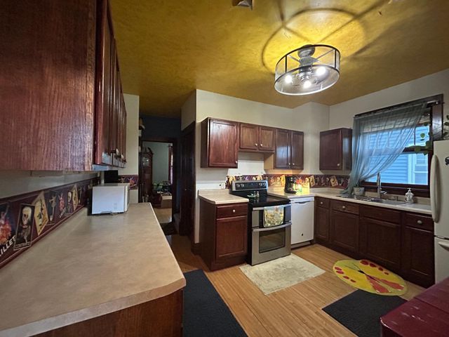 910 N 20th Street, Superior, WI 54880