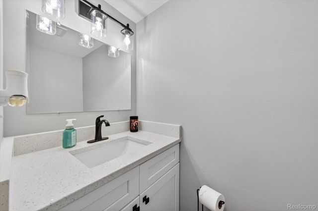 39427 Heatherheath Drive, Clinton Charter Township, MI 48038