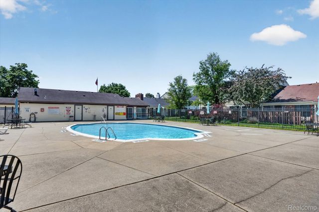 39427 Heatherheath Drive, Clinton Charter Township, MI 48038