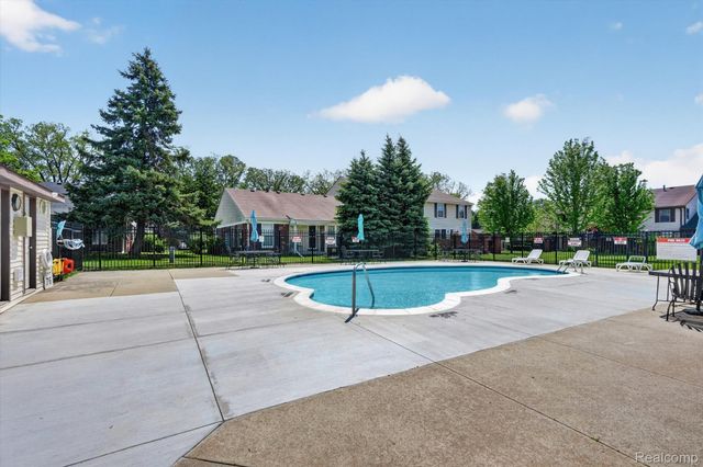39427 Heatherheath Drive, Clinton Charter Township, MI 48038