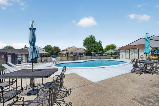 39427 Heatherheath Drive, Clinton Charter Township, MI 48038