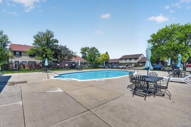39427 Heatherheath Drive, Clinton Charter Township, MI 48038