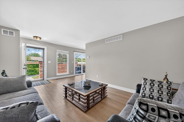 39427 Heatherheath Drive, Clinton Charter Township, MI 48038
