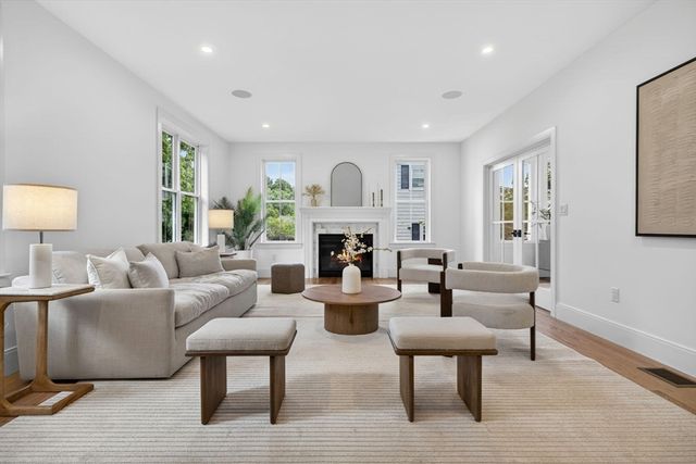 37 Maple Street, Lynnfield, MA 01940