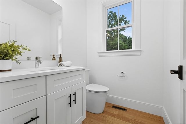 37 Maple Street, Lynnfield, MA 01940