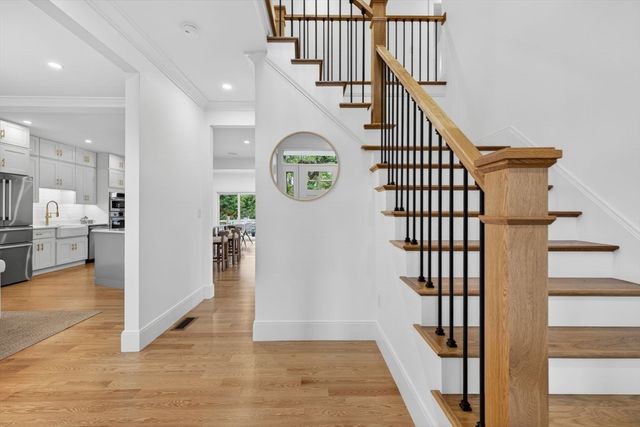 37 Maple Street, Lynnfield, MA 01940