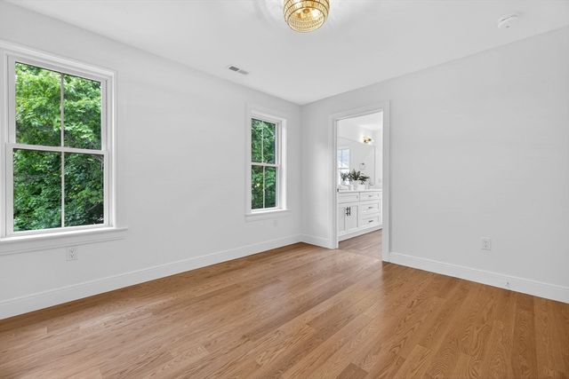 37 Maple Street, Lynnfield, MA 01940
