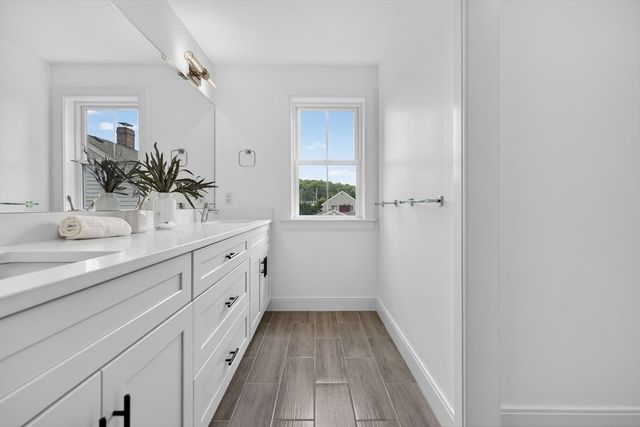 37 Maple Street, Lynnfield, MA 01940