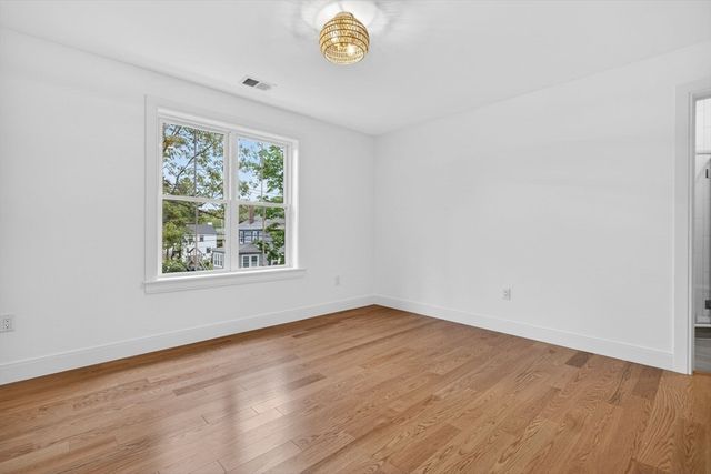 37 Maple Street, Lynnfield, MA 01940