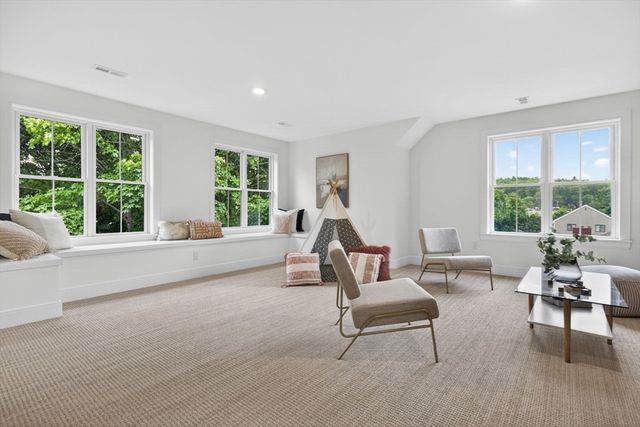 37 Maple Street, Lynnfield, MA 01940