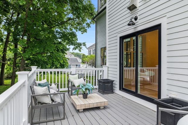 37 Maple Street, Lynnfield, MA 01940