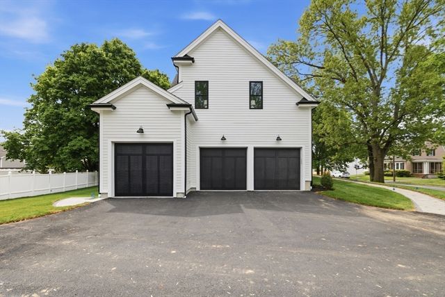 37 Maple Street, Lynnfield, MA 01940