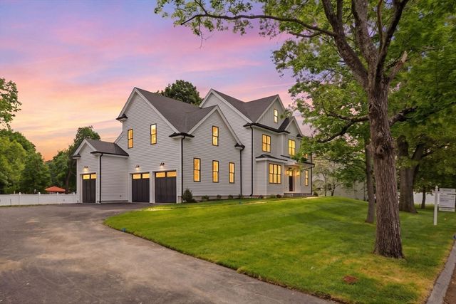 37 Maple Street, Lynnfield, MA 01940