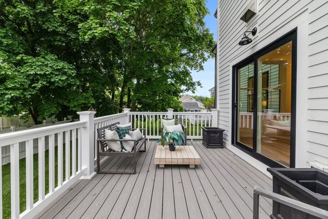 37 Maple Street, Lynnfield, MA 01940