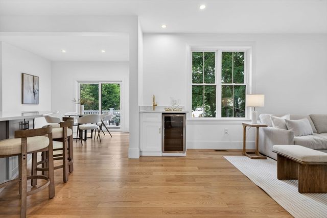 37 Maple Street, Lynnfield, MA 01940