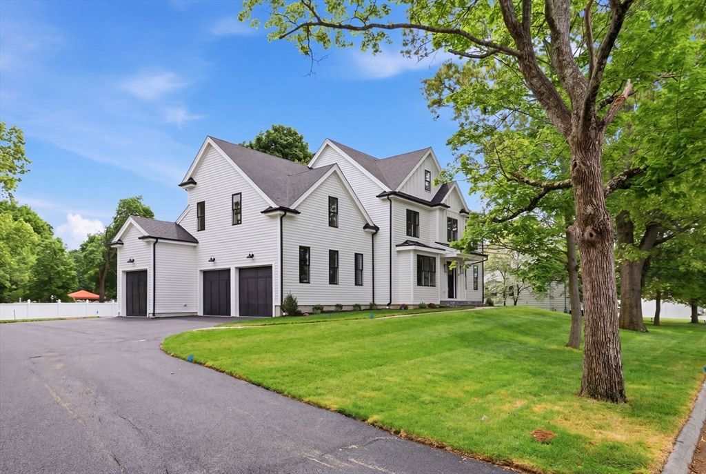 37 Maple Street, Lynnfield, MA 01940