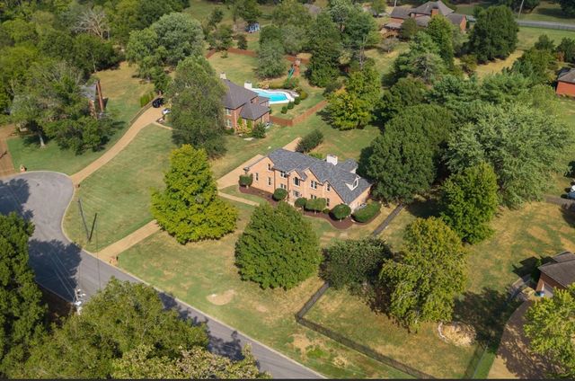 2202 Chadwick Ct, Mount Juliet, TN 37122